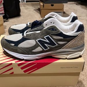New Balance Men's Olive and Navy Sneakers M990T03
